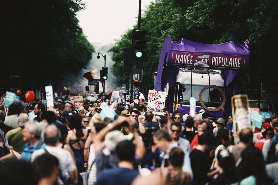Ola Popular en  las calles de Francia